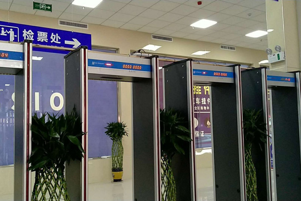 海關口岸采用SD-600型金屬探測安檢門保安全[圖]