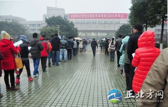 最牛考場(chǎng)抓獲12起作弊行為采用手持金屬探測(cè)儀[圖]