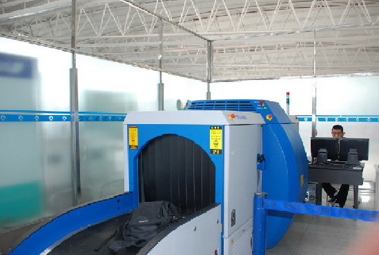 青島機(jī)場引入進(jìn)口CT安檢機(jī) 三維成像安檢更嚴(yán)[圖]