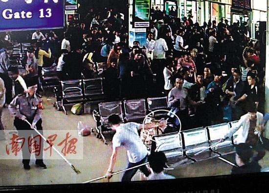 行李安檢機(jī)掃描遭遇持刀男  事發(fā)江南客運站[圖]