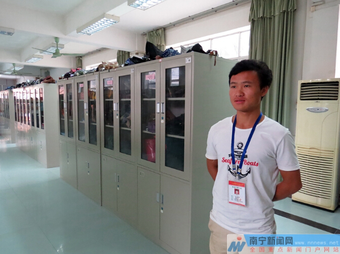 所有評(píng)卷老師的手機(jī)和隨身物品統(tǒng)一存放在評(píng)卷點(diǎn)外的儲(chǔ)物間