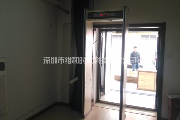 金屬探測安檢門現場圖
