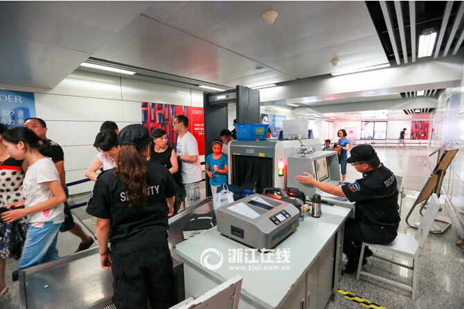 杭州地鐵安檢升級 乘客需過安檢門