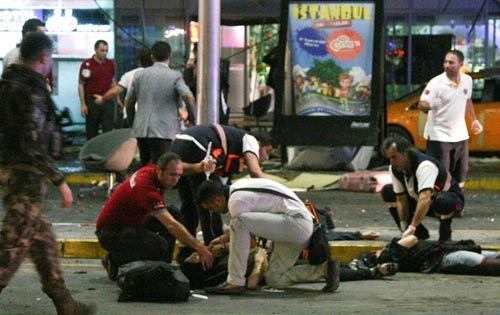 土耳其機(jī)場(chǎng)爆炸現(xiàn)場(chǎng)